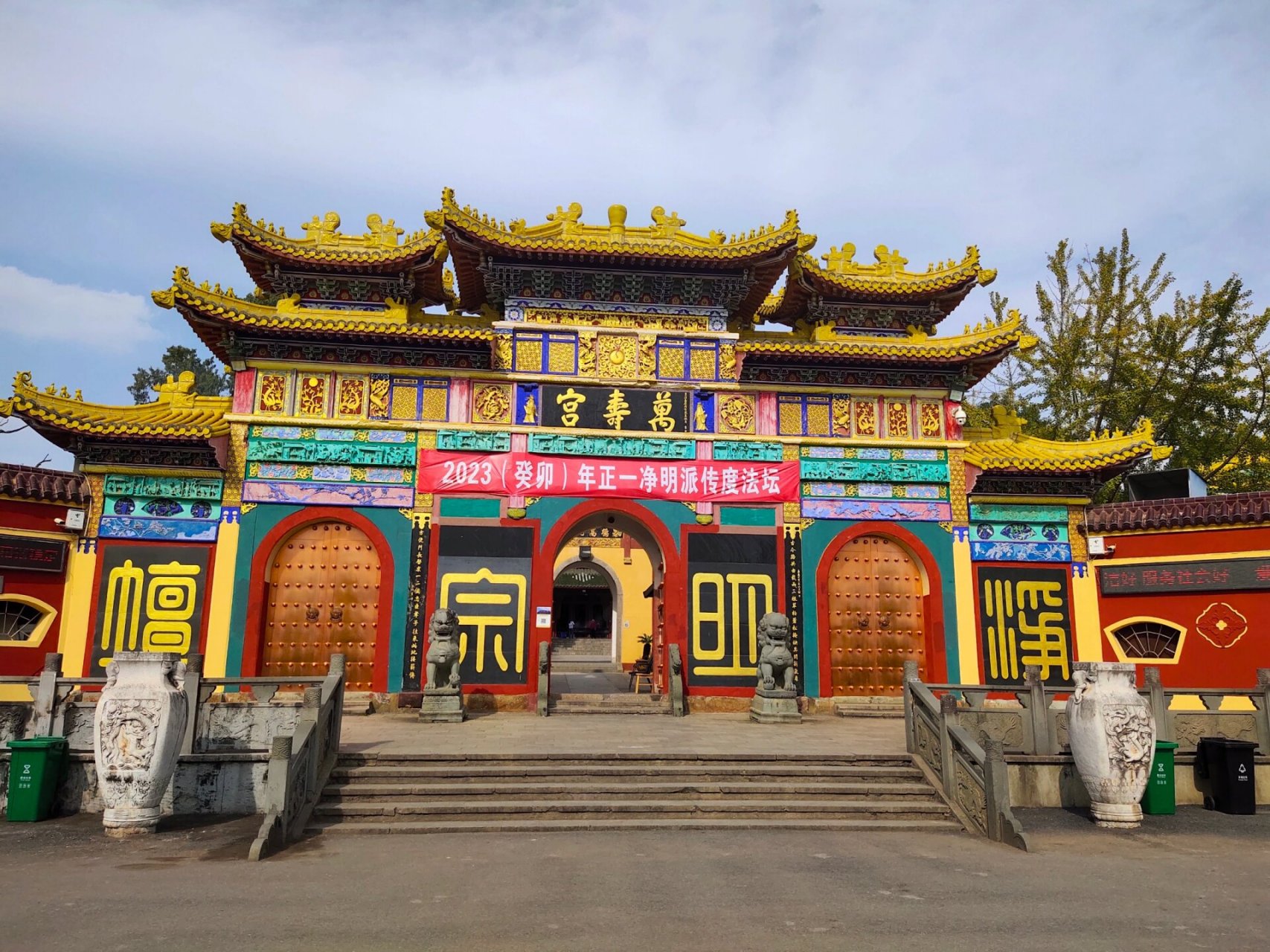 南昌西山万寿宫游记攻略 南昌西山万寿宫,位于南昌市新建区西山镇,是