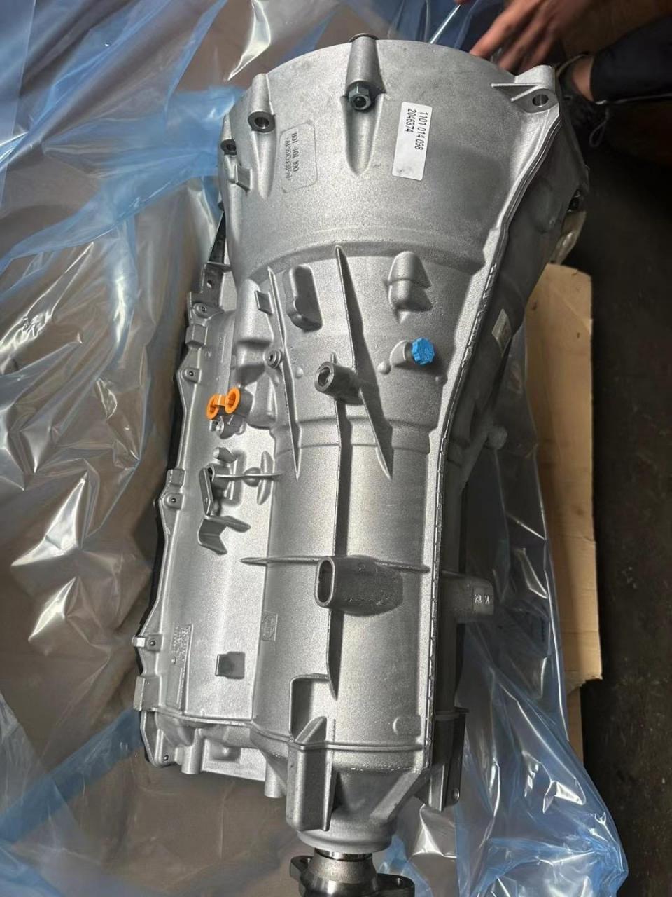 瞧瞧宝马8hp50变速箱总成.