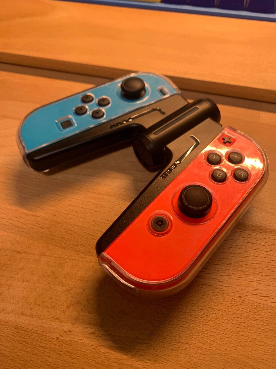 switch手柄joycon绝配 平时喜欢用主机模式玩switch,但joycon戴上壳