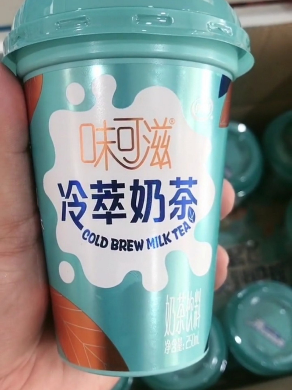 超级好喝的冷萃奶茶 味可滋新品冷萃奶茶,少女心的包装,焙香乌龙加