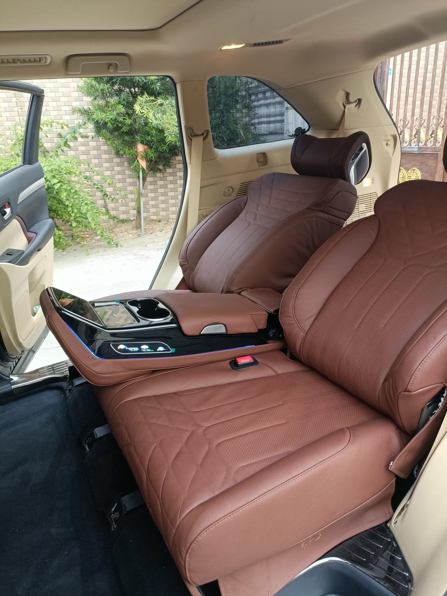 丰田汉兰达改装中排分体沙发床 正副驾座椅包覆完工交车