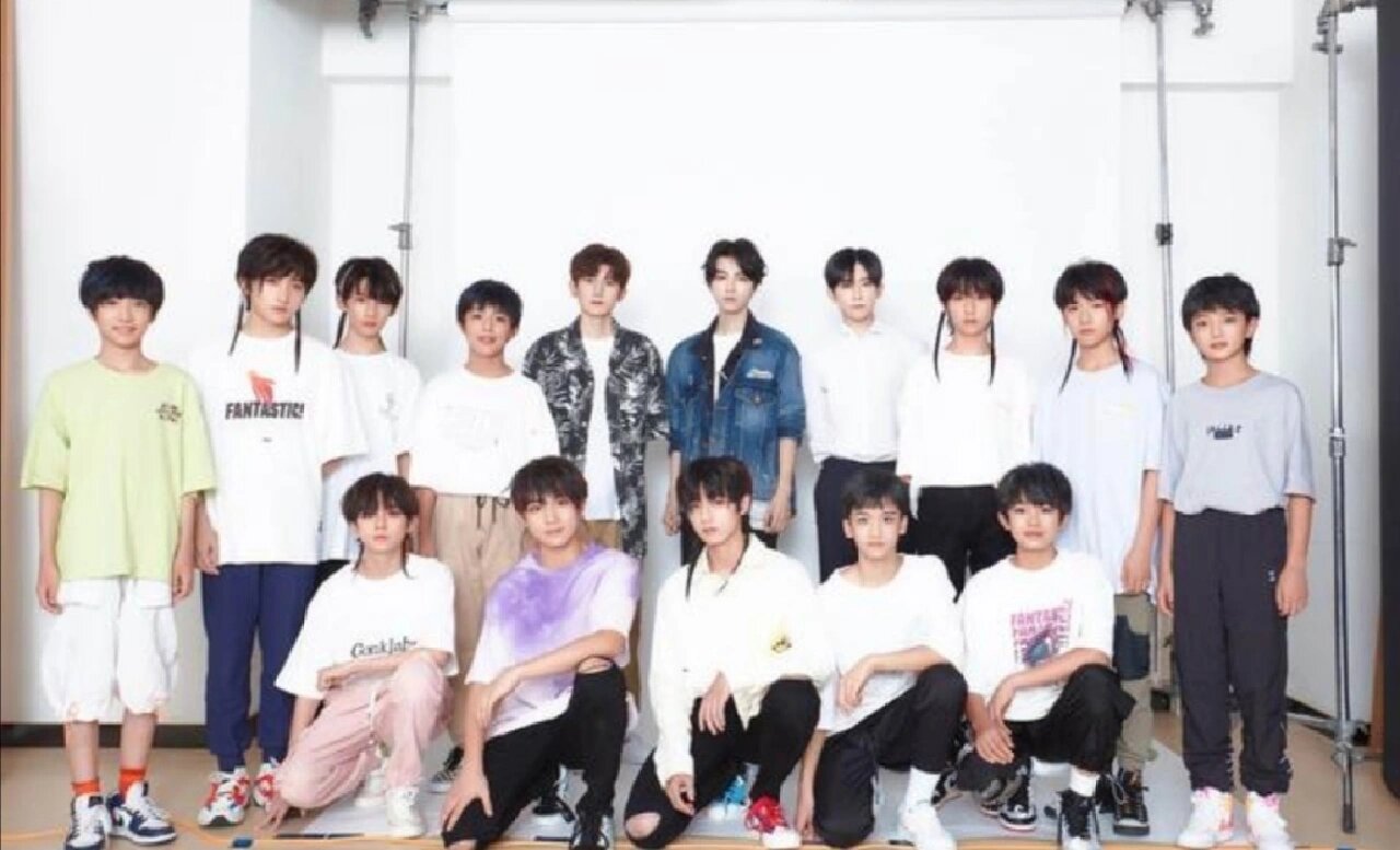 时代峰峻一代分别和二代和三代合影