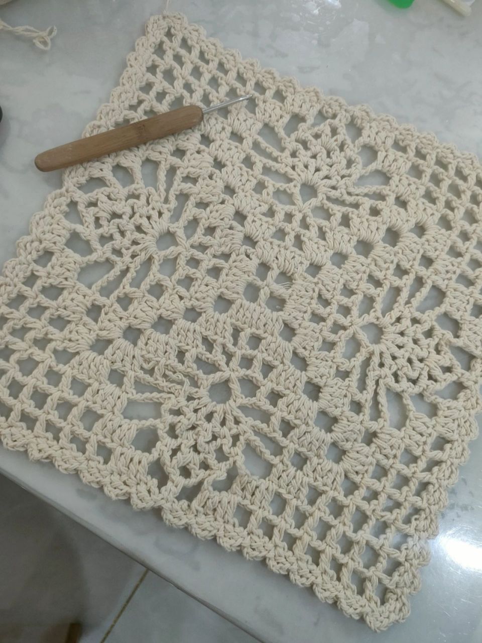 0的钩针,勾出来还挺大的,差不多20/30厘米 抄的一个叫,诺忆楠手作,的