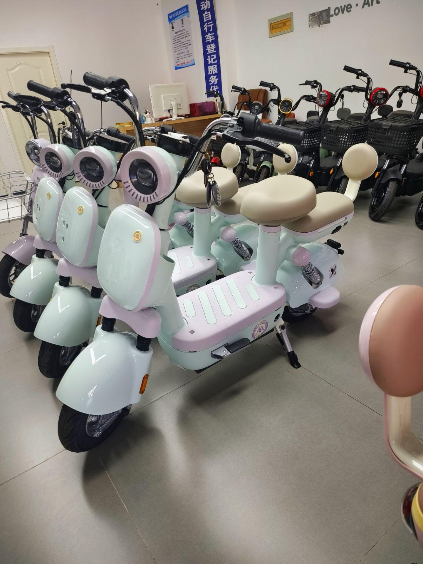 爱玛元宇宙pro2899米 爱玛奇趣蛋3299米