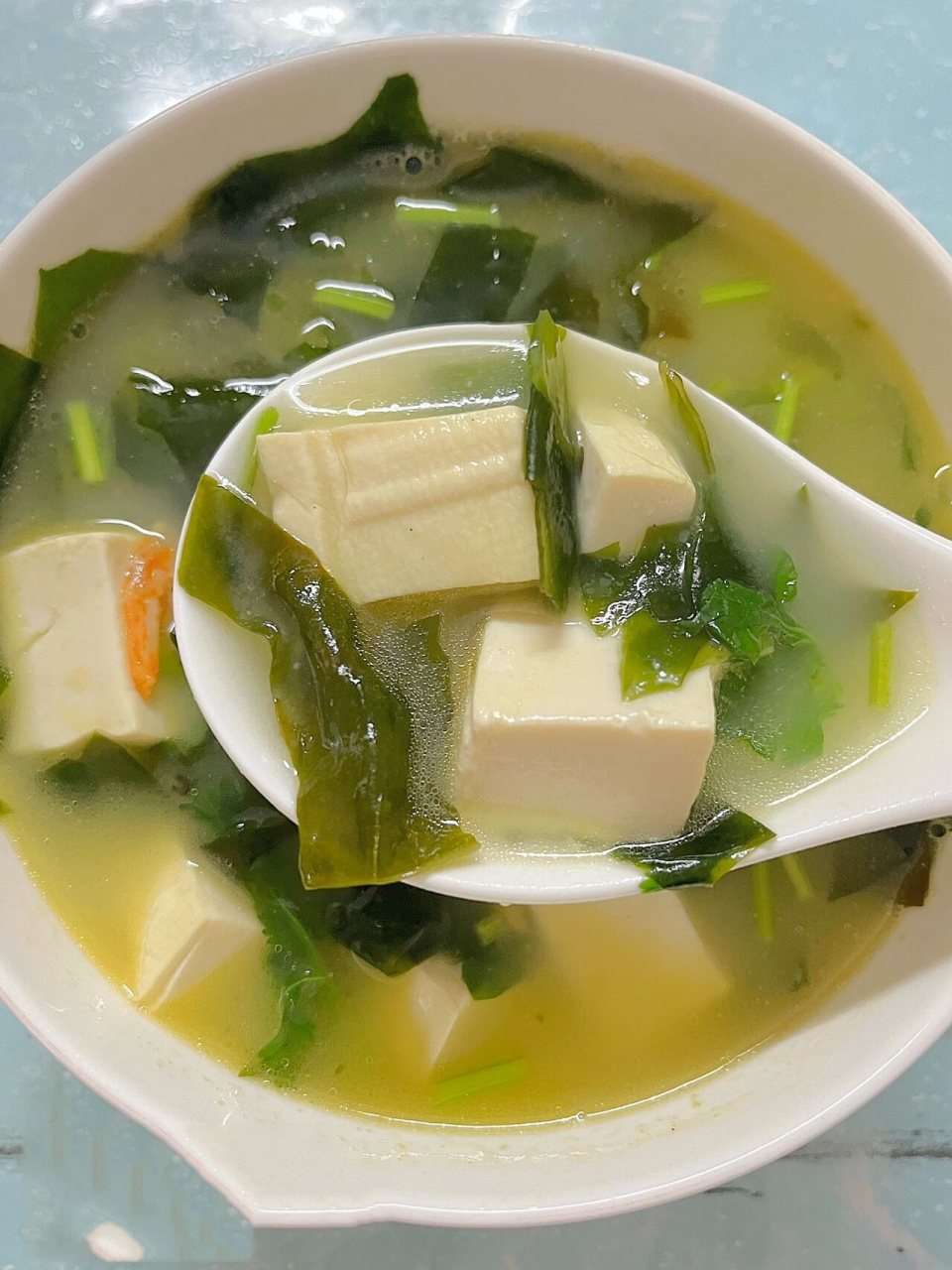 超简单又美味的裙带菜豆腐汤!