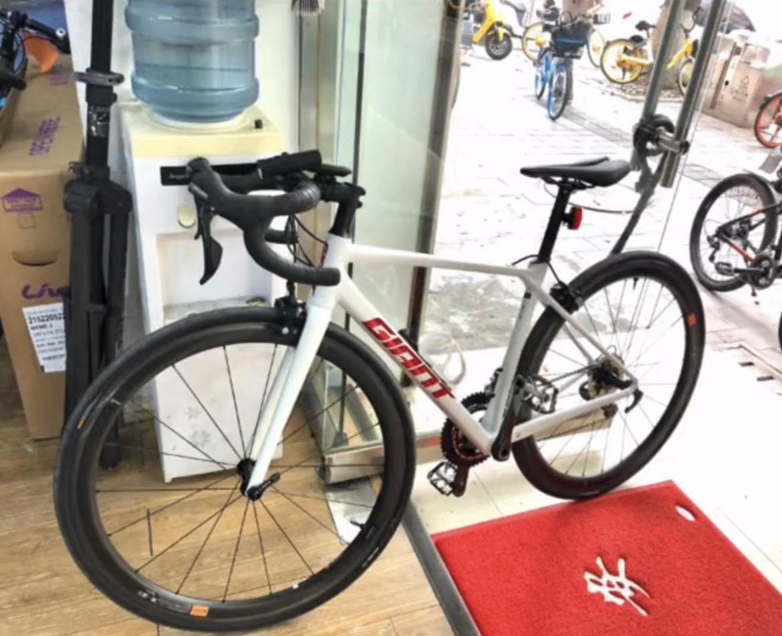 本人因膝盖伤病无法骑车,出售爱车21款tcr sl2 ,700x445mm s码,giant