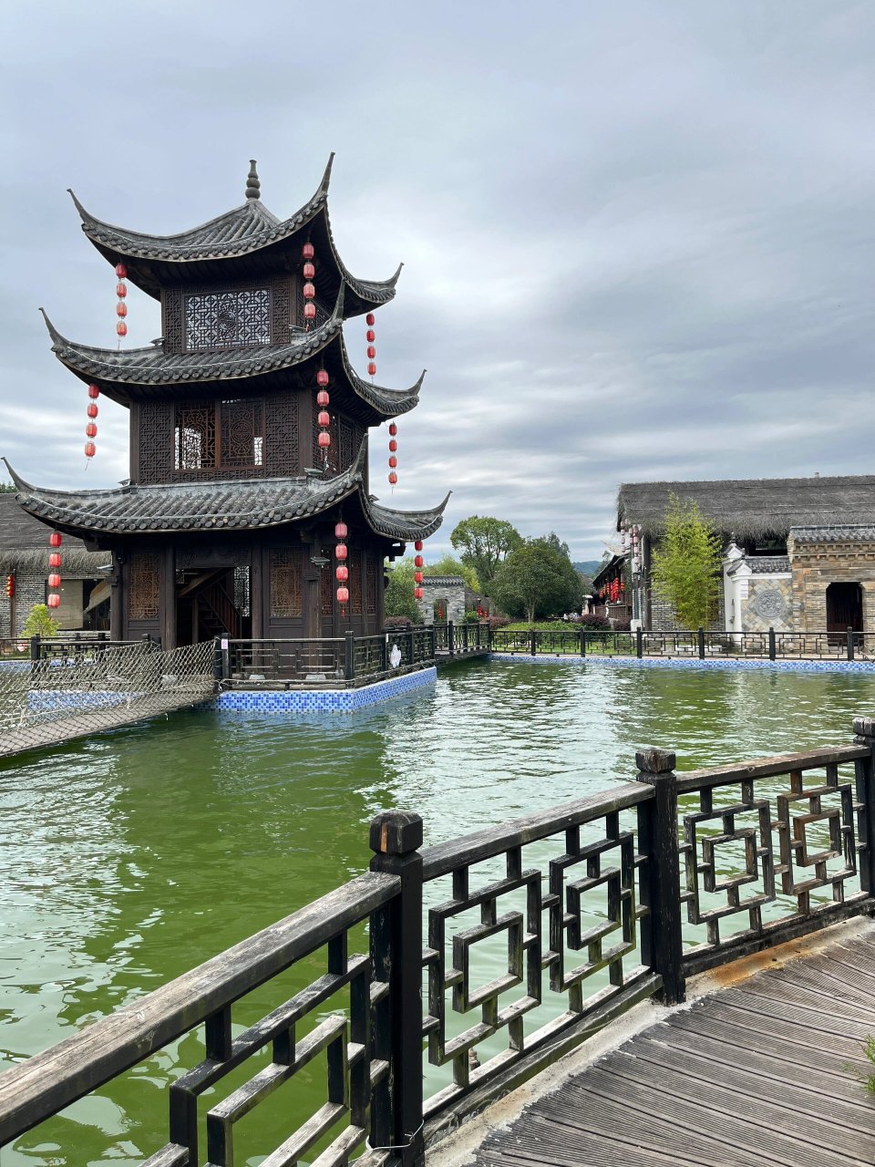 四宝小镇 就在高速口附近,适合家庭自驾游.