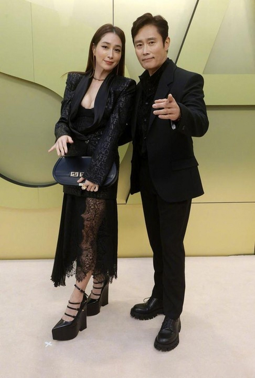 李秉宪老婆怀二胎# 据韩媒,李秉宪老婆李珉廷怀上二胎.