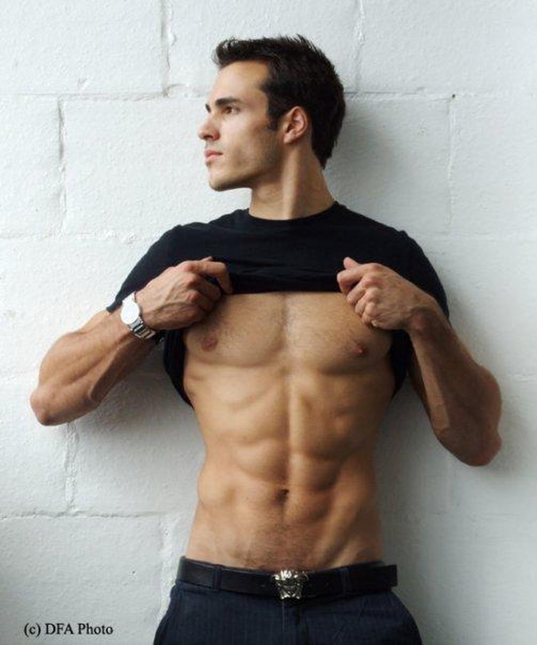 消失的男模特 hugh plummer(休·普卢默),自2012年他就消失得无影无踪