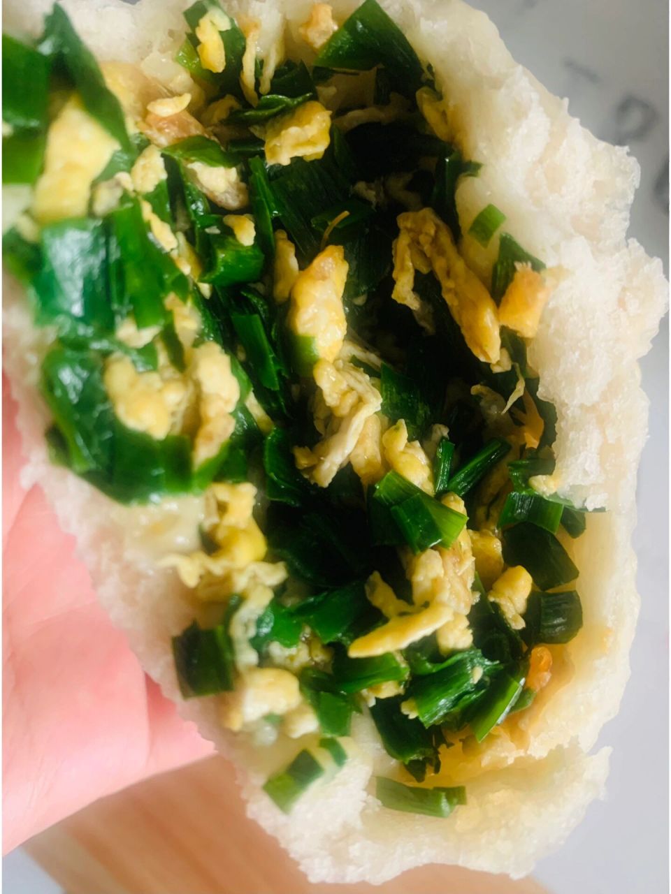 韭菜包子韭菜盒子里韭菜怎样保持碧绿 韭菜和鸡蛋虾皮是绝搭,馅里韭菜