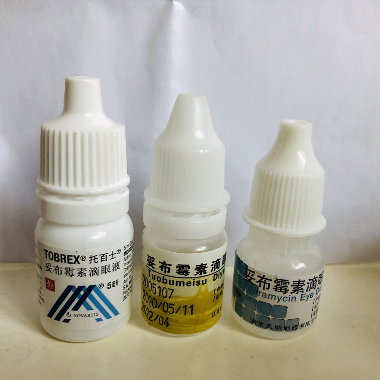 托百士妥布霉素滴眼液 宝宝刚出生的时候有眼屎医院开的为最右侧最矮
