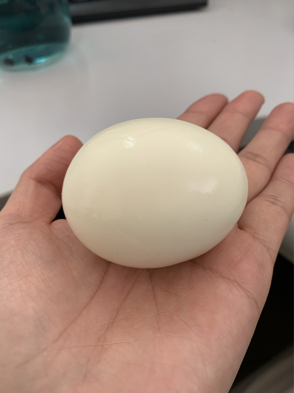 分享一个鸡蛋好剥皮的方法 那就是千万别放冰箱!