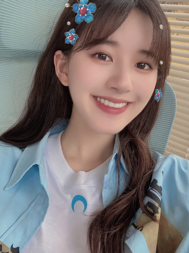 赵露思看病坐轮椅,状态憔悴引担忧