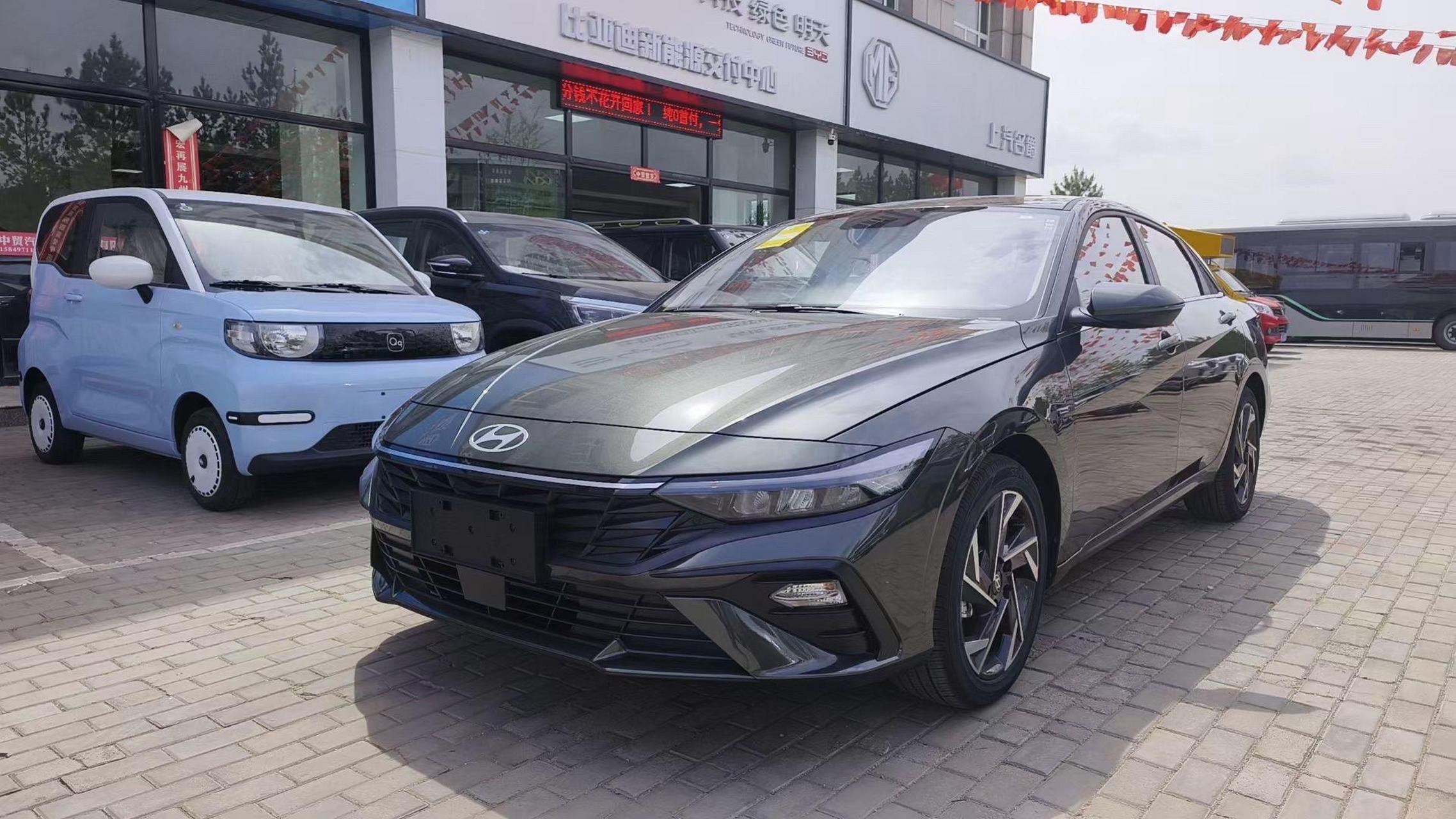 24 款全新八代伊兰特 全球经典家轿 新增亚马逊灰外观色  自动挡起