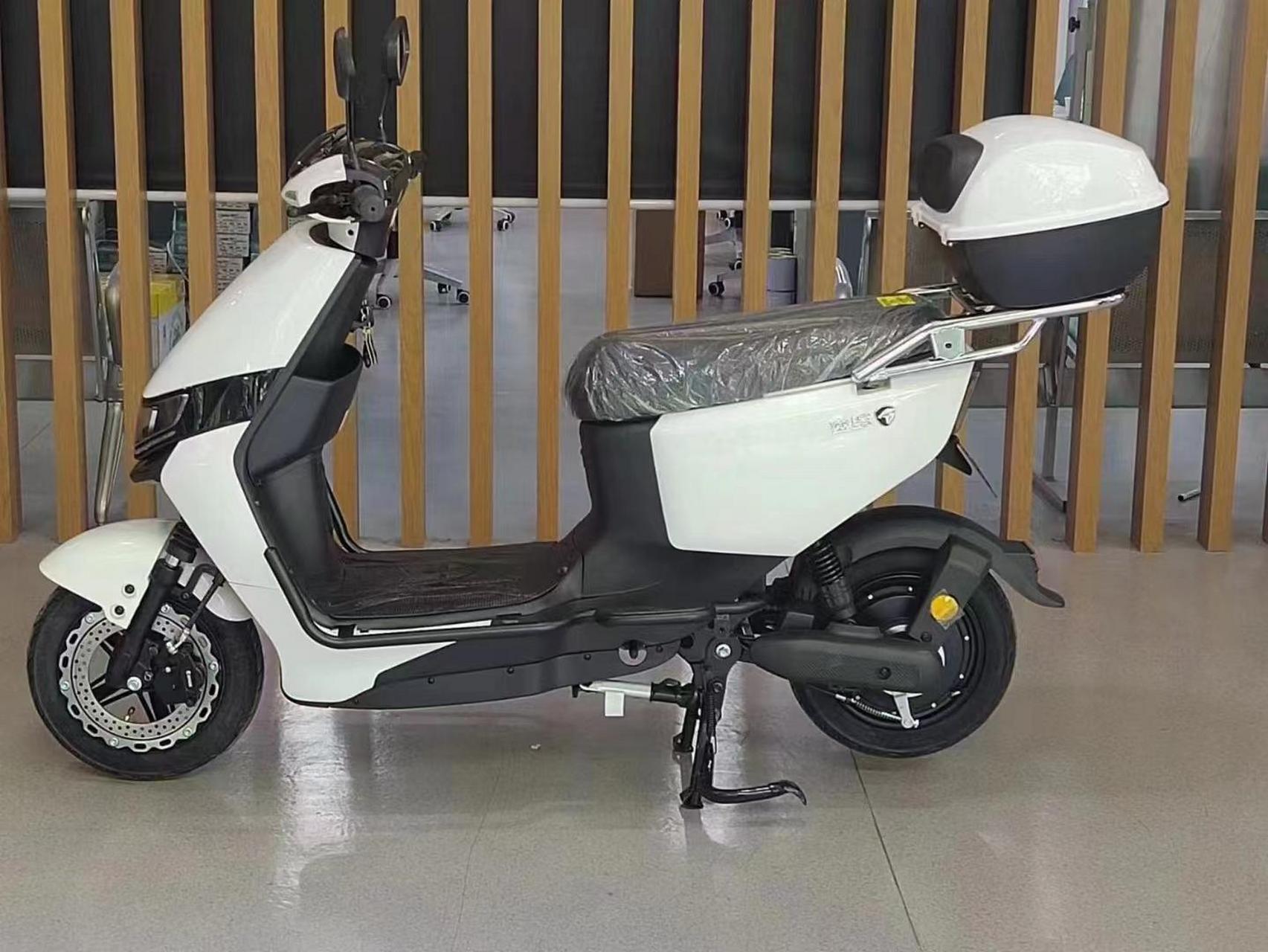 新国标赛鸽电动车乐动,72伏23石墨烯电池,最高续航百公里,nfc无钥匙