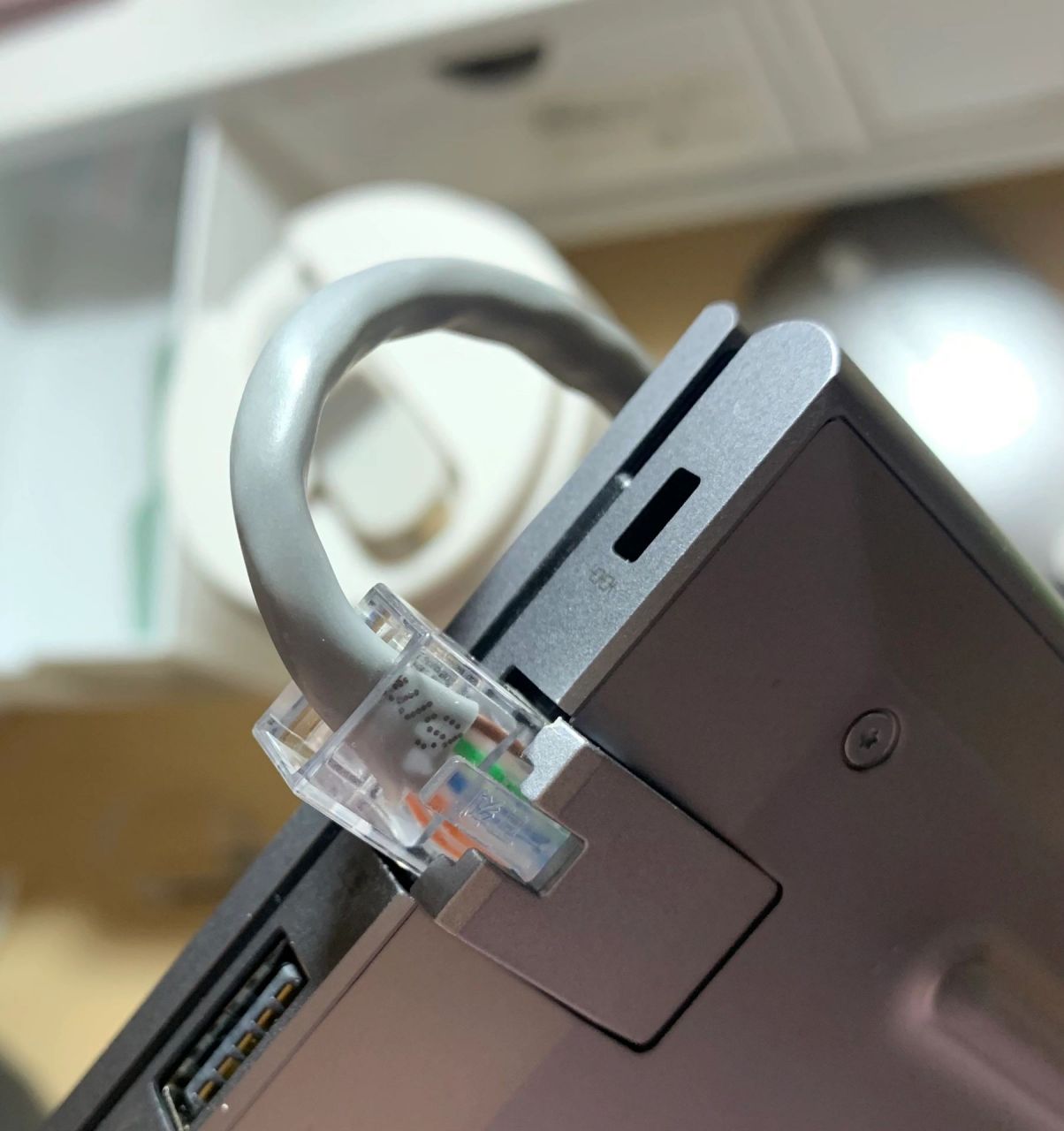 电脑网线插口怎么拔 怎么拔啊啊啊啊啊