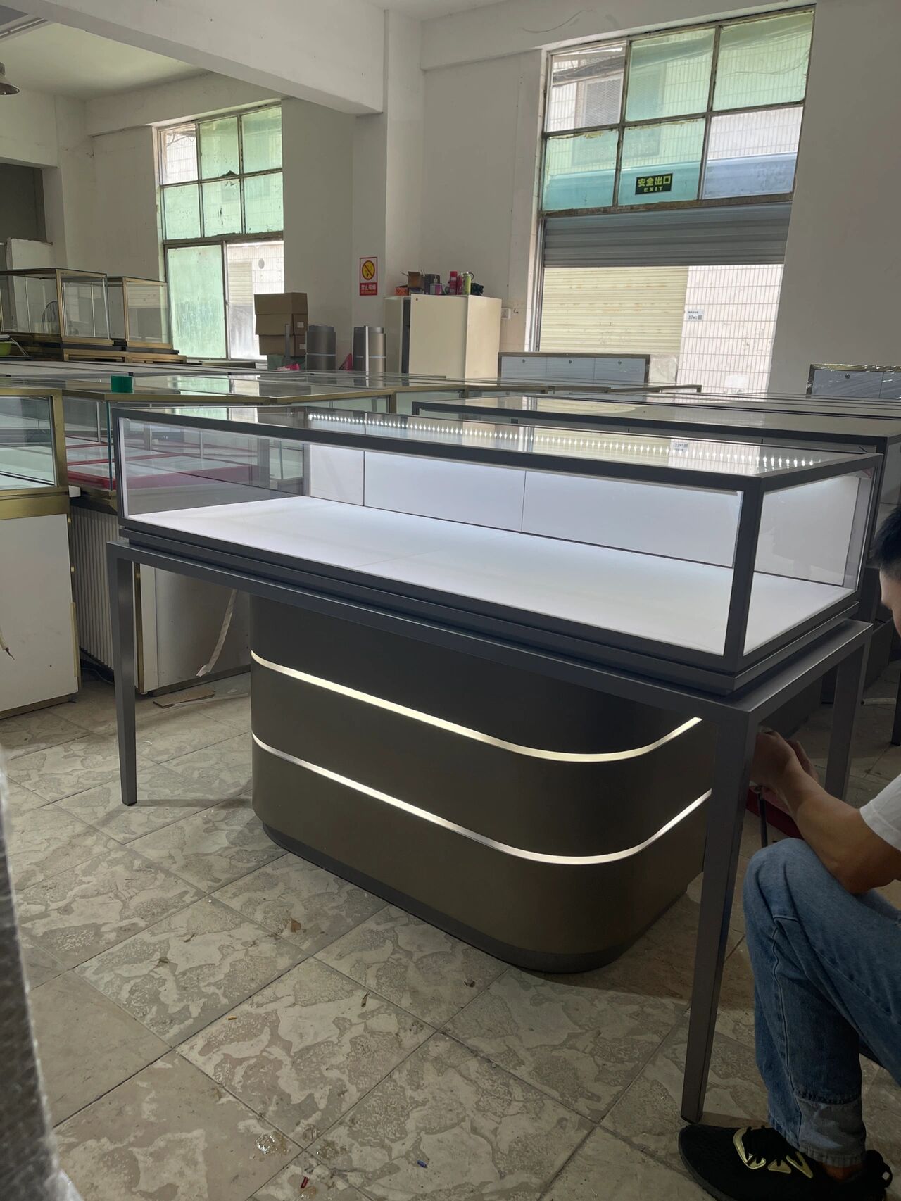 二手珠宝展柜二手珠宝展示柜 成色新价格便宜二手珠宝展柜