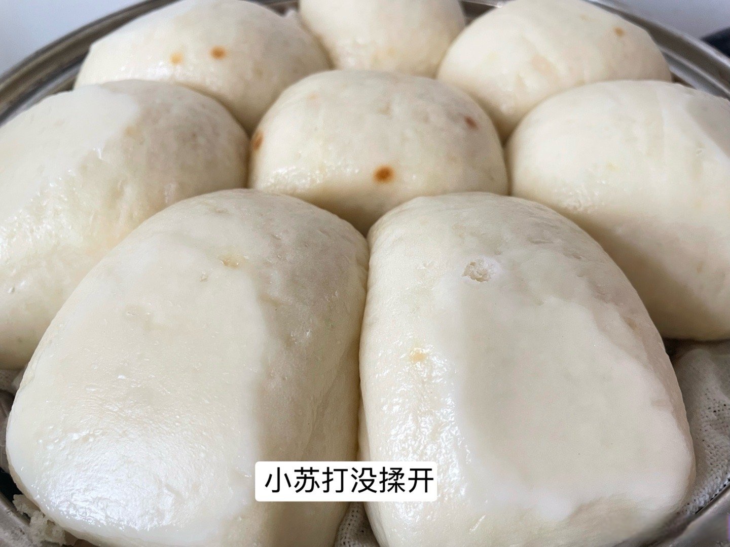 馒头,必须得蒸,上次发现蒸馒头放小苏打馒头好吃,这次又放了小苏打