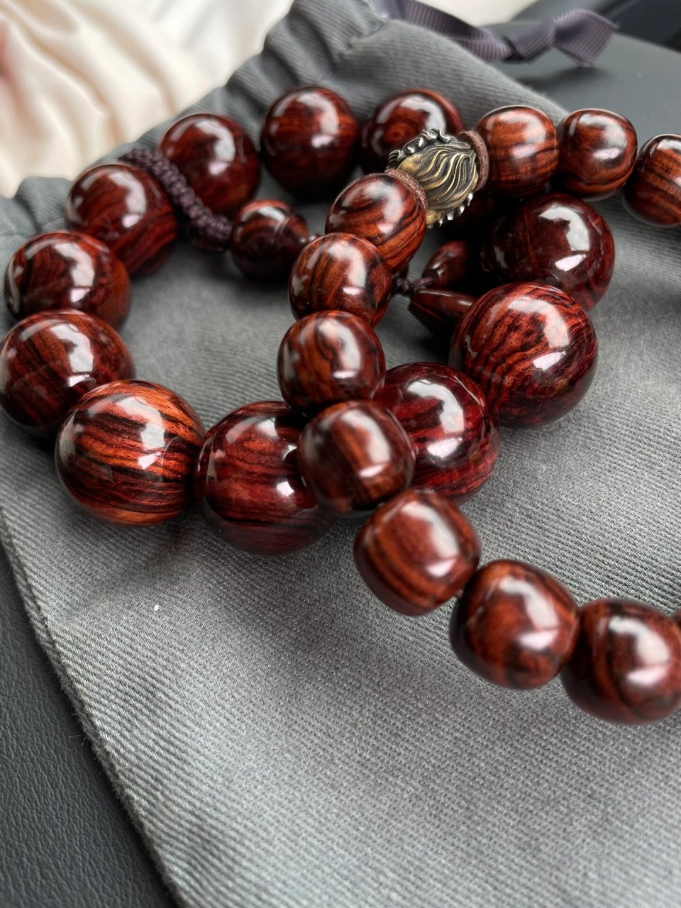 海南黄花梨糠梨油梨紫油梨对比 以海黄老料为例,只要是老料油性基本都