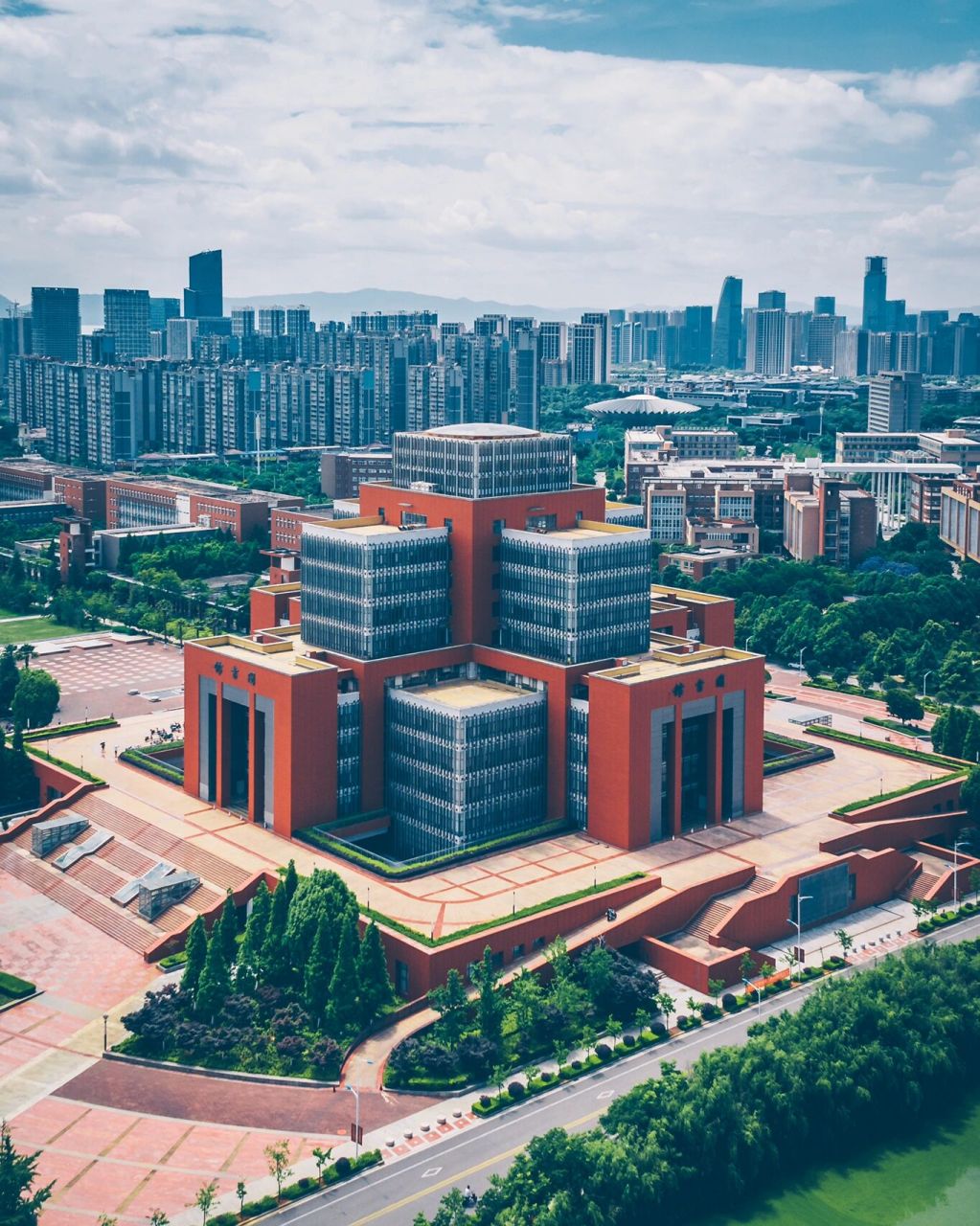 航拍云南高校|建筑美感 又到了一年一度的高考季,大学即将迎来新的