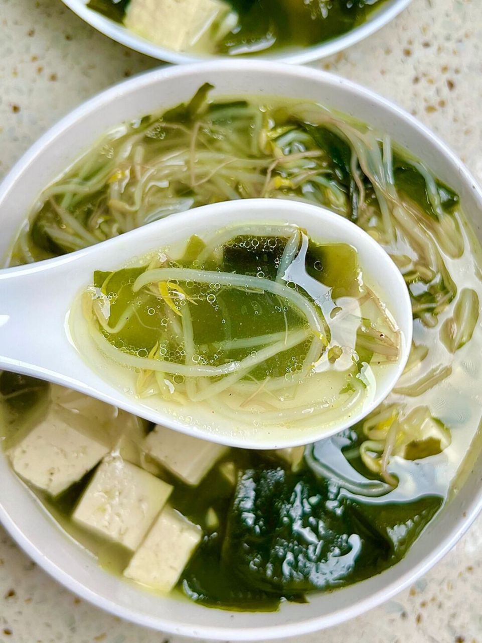 [赞同] 73食材:裙带菜,豆腐,豆芽 做法看图哟~ 晚餐吃这个汤超适合!