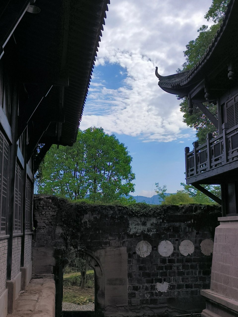 55歲丨去重慶塔坪寺看宋朝修建的石塔 塔坪寺位於北碚靜觀鎮集真鄉塔