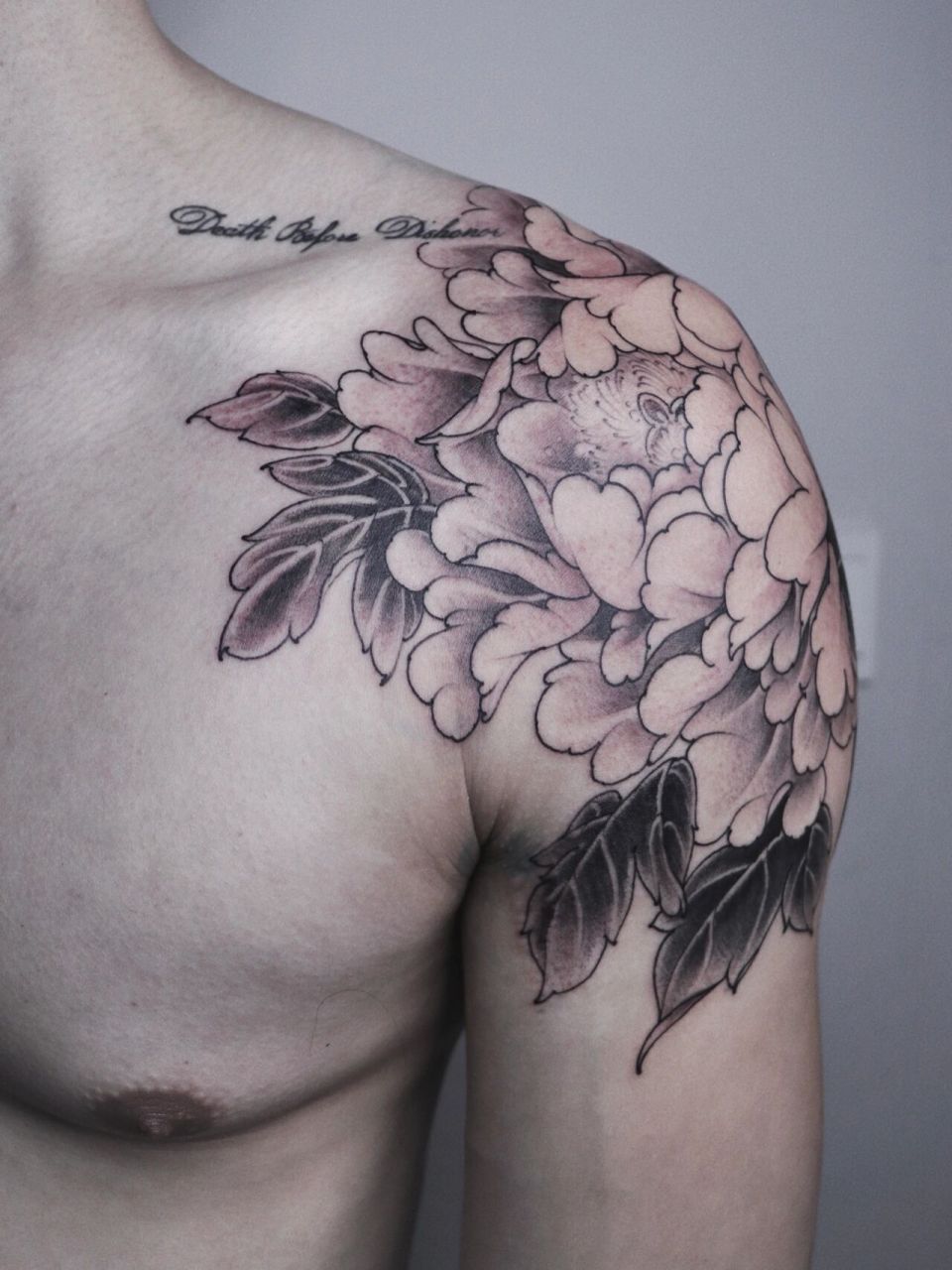 男生的花|杭州纹身|传统牡丹 才不可以不花里胡哨