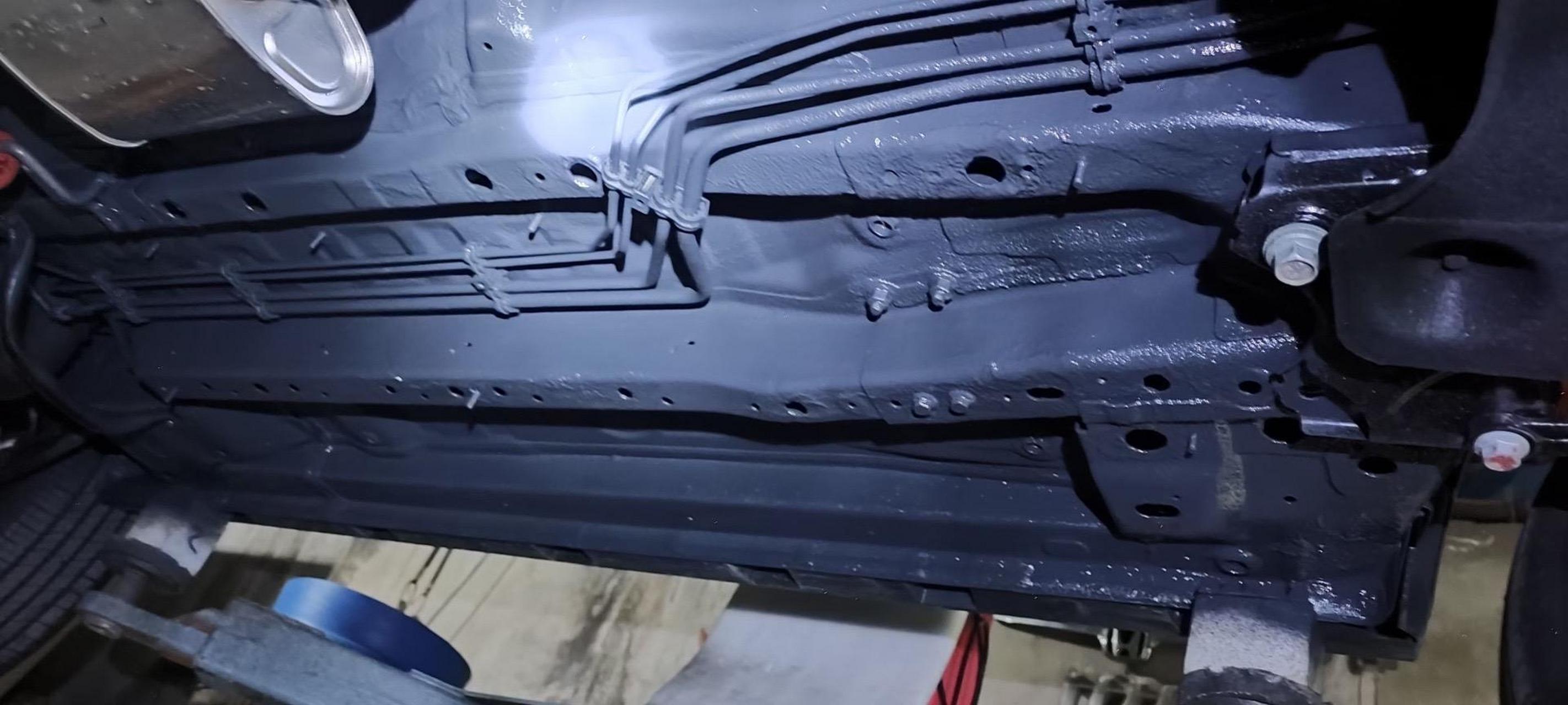 底盘装甲防腐喷涂     03施工完成    下班班~0505#把您的爱车