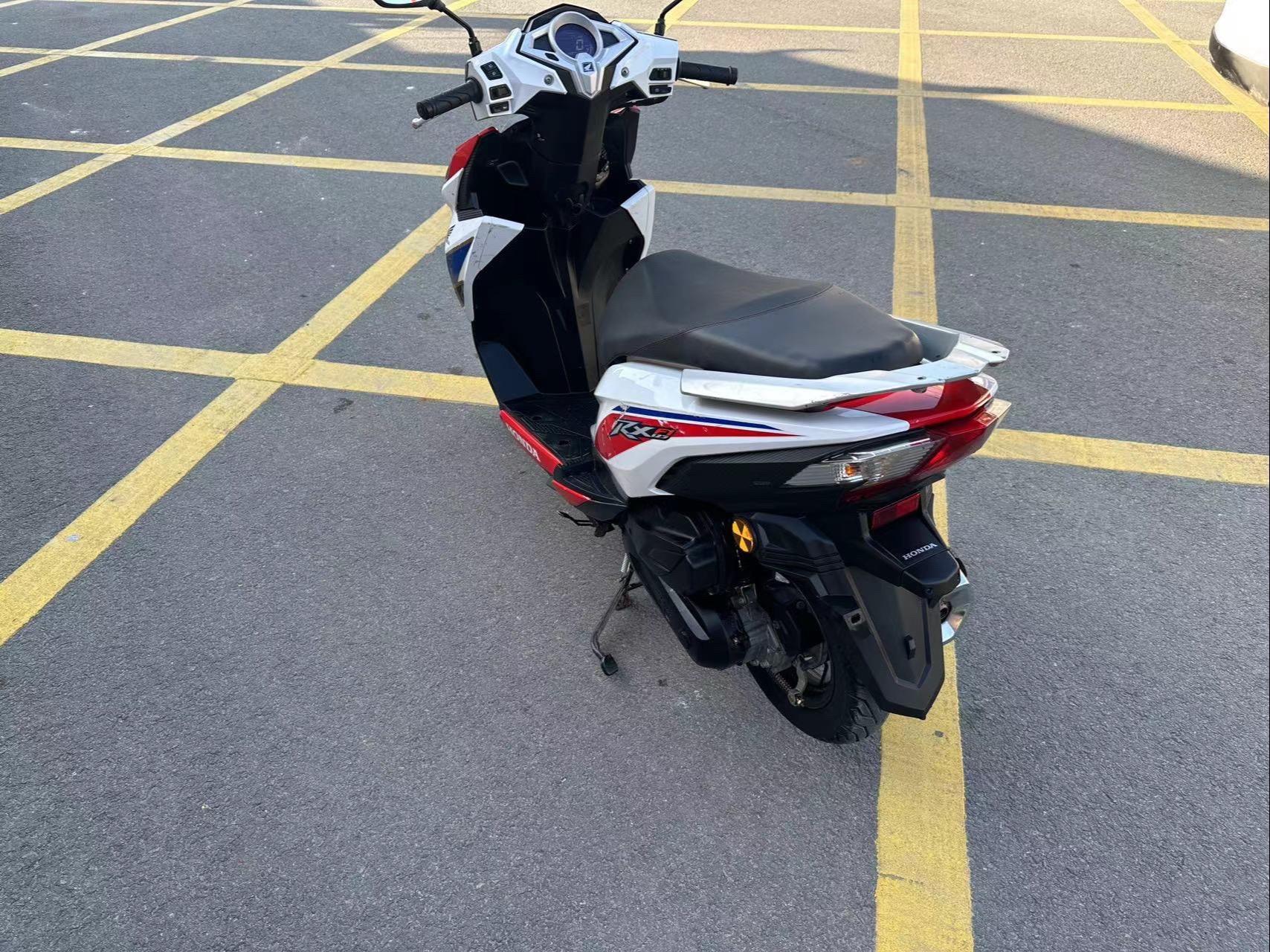 最新到货本田裂行rx125电喷f1高配带无钥匙启动原版原漆摩托车 踏板车