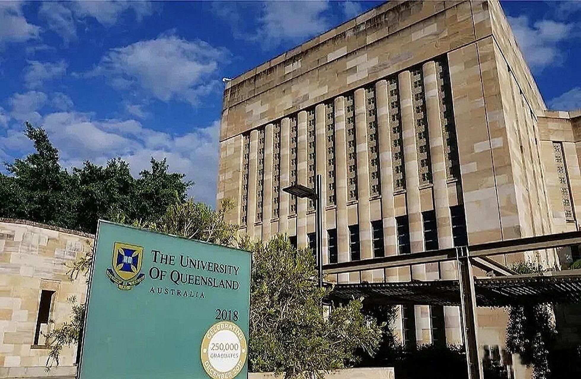 昆士兰大学(theuniversityofqueensland),简称昆大,始建于1910年,是