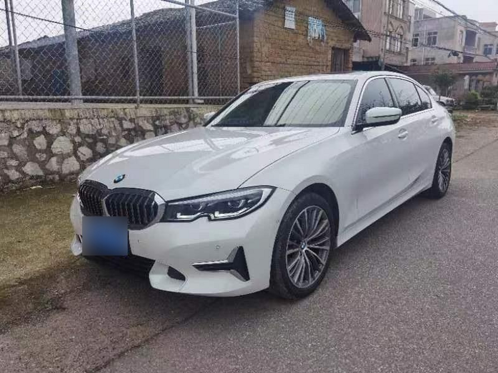 2020款宝马325li首发版国6,19年11月上牌,实表3万多公里.