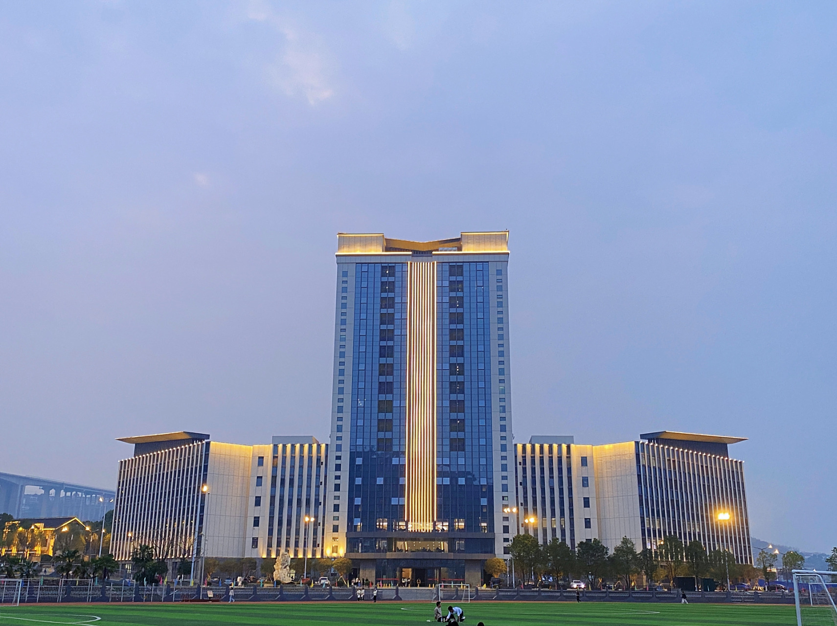 吉首大学张家界学院 张院的大熊猫94与猫猫93