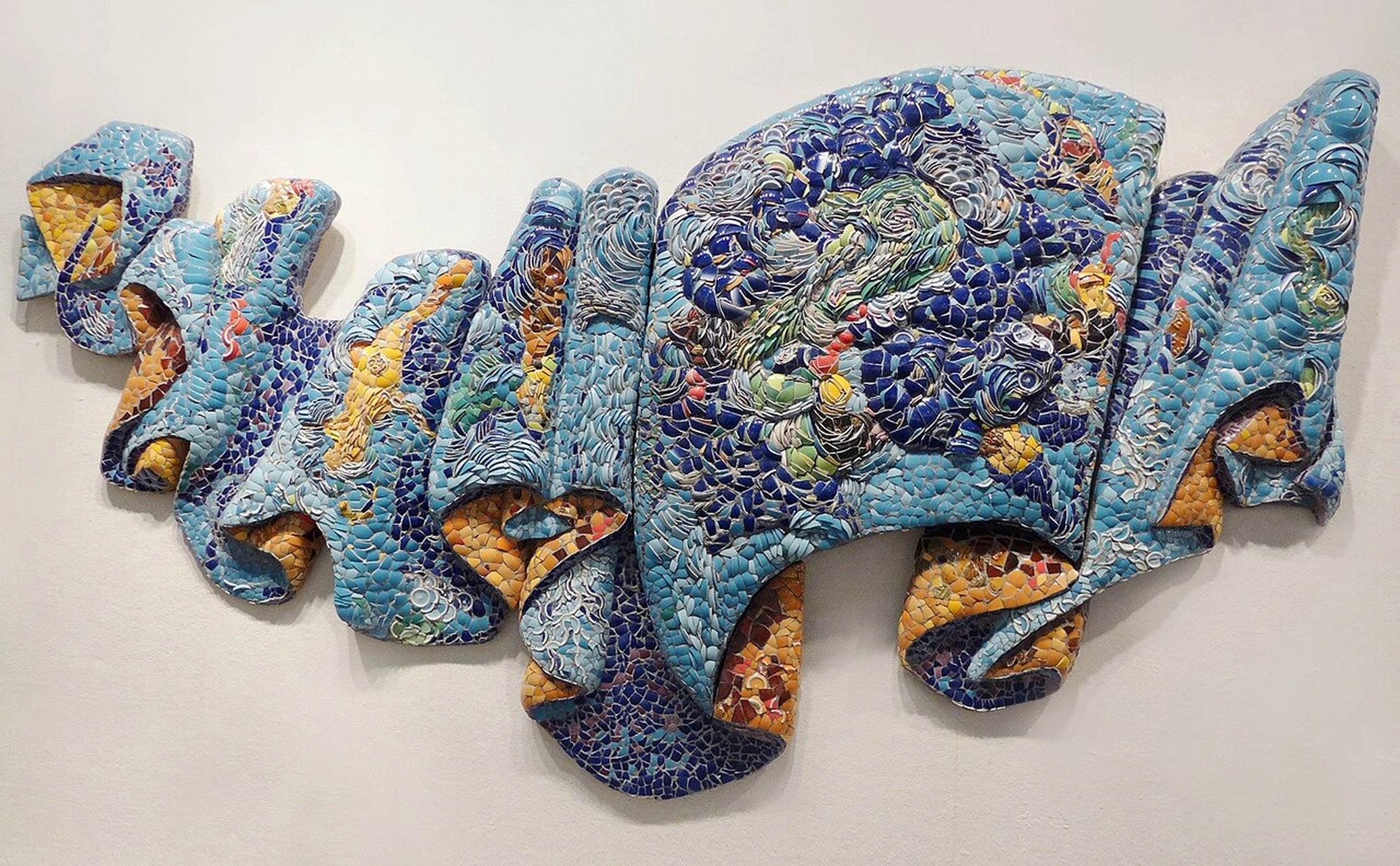 潮州嵌瓷-建筑界的魔法🪄 潮州嵌瓷是一种富有地方特色的建筑装饰手