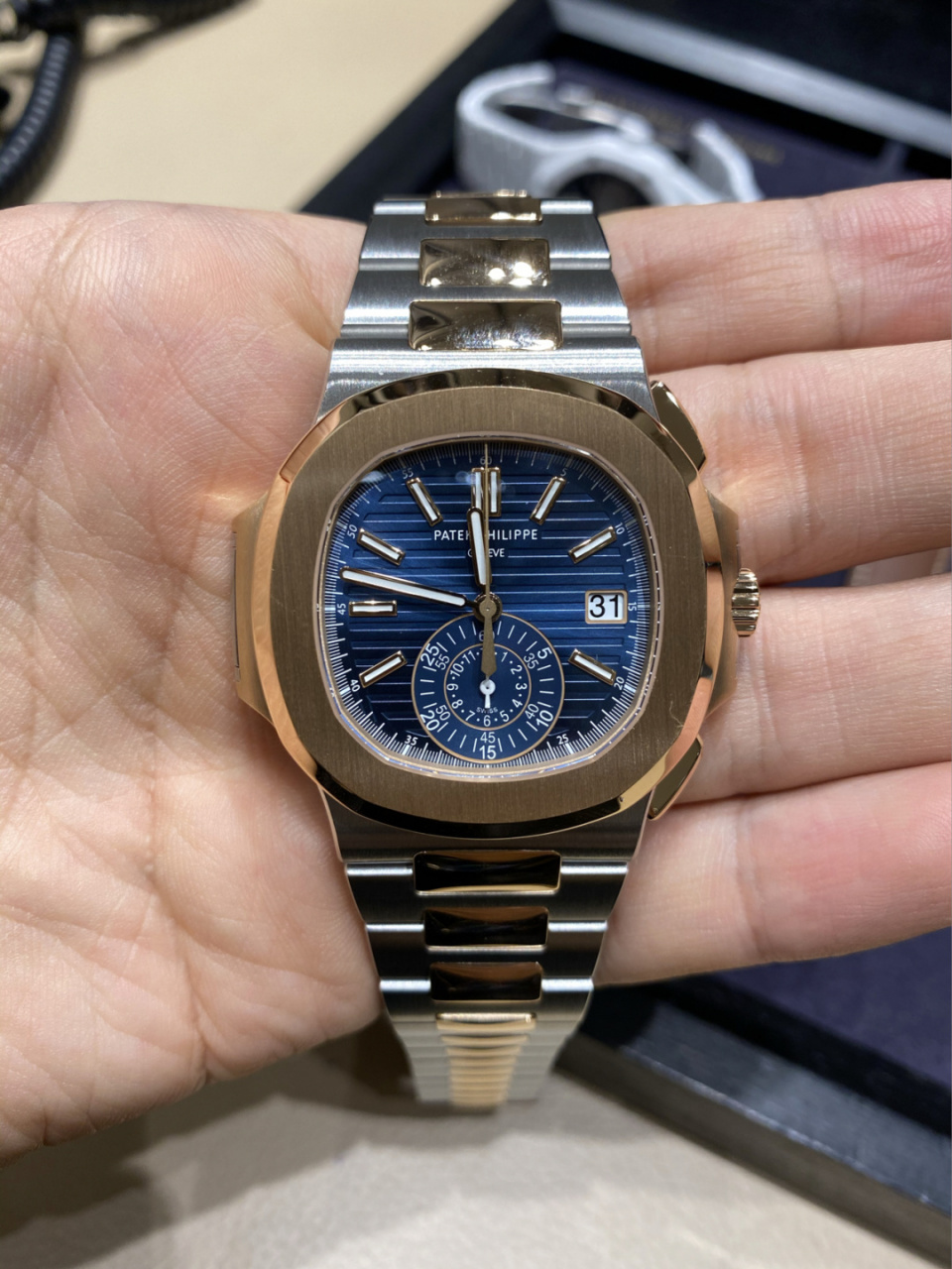 垂涎这块表很久了,百达翡丽鹦鹉螺里唯一一块间金表款-5980/1ar.