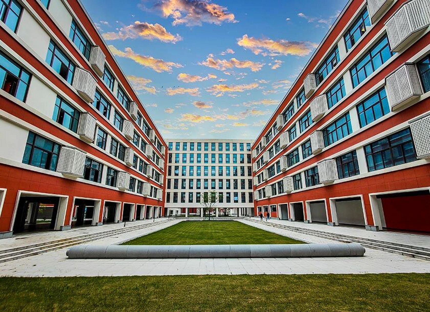 宁波财经学院校园风光图 宁波财经学院坐落于国家历史文化名城,现代化