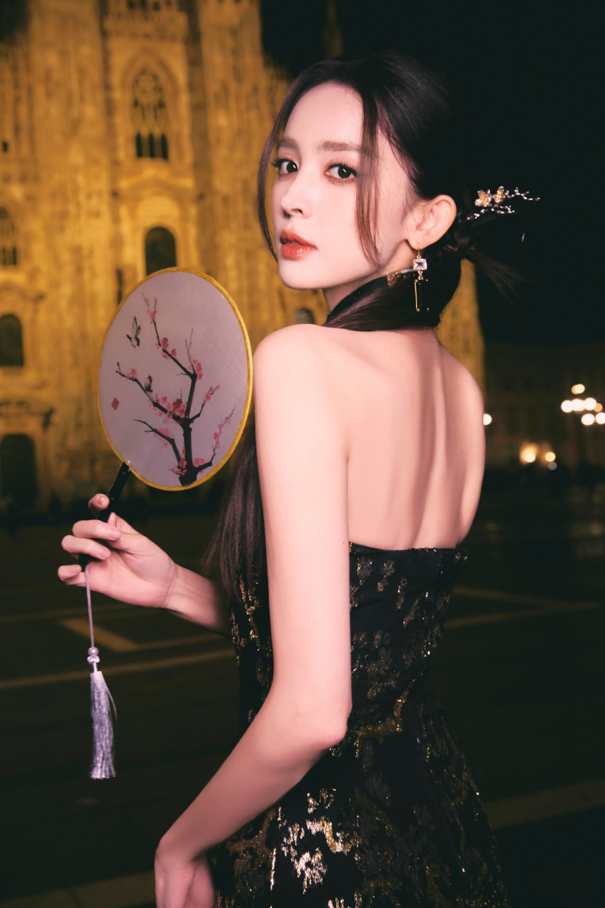 古力娜扎旗袍折扇,古典气质拉满