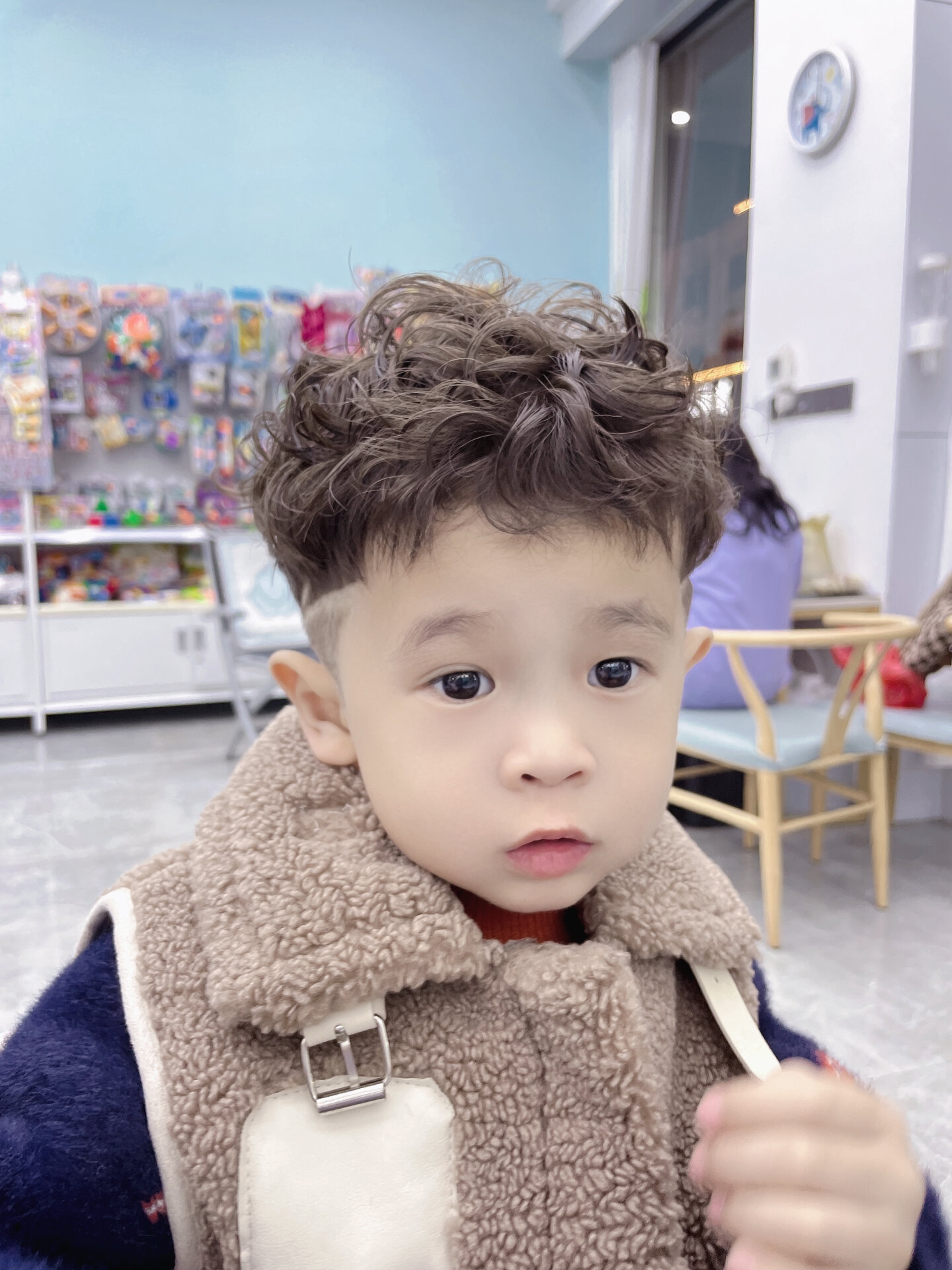 男童羊毛卷新发型 小男孩烫羊毛卷太好看了吧基本上不用搭理洗完头就