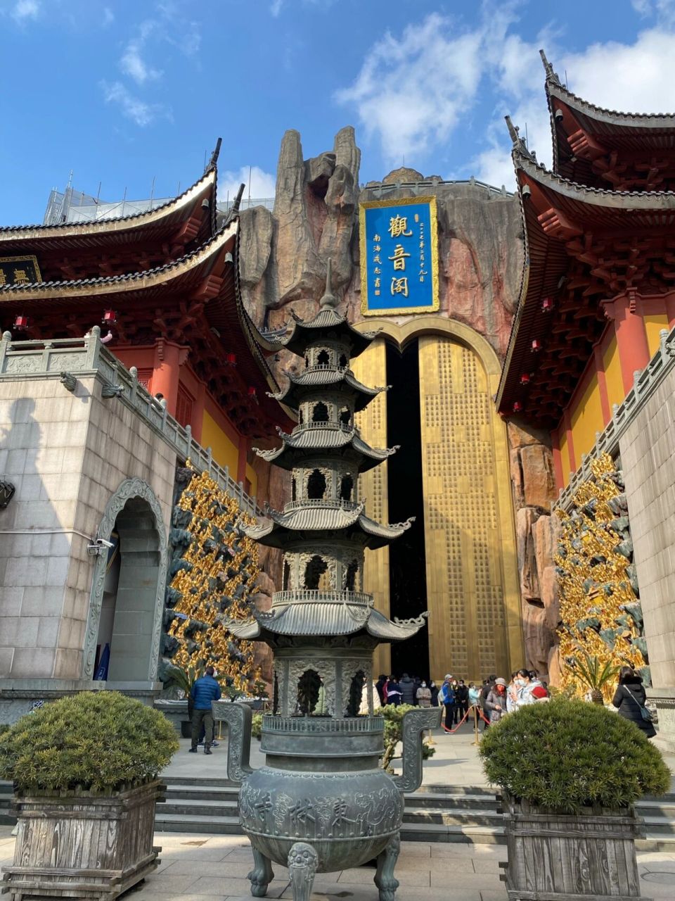 上海东林寺 上海境内奇特景观寺庙 一座景色清奇的历史名寺 近在咫尺