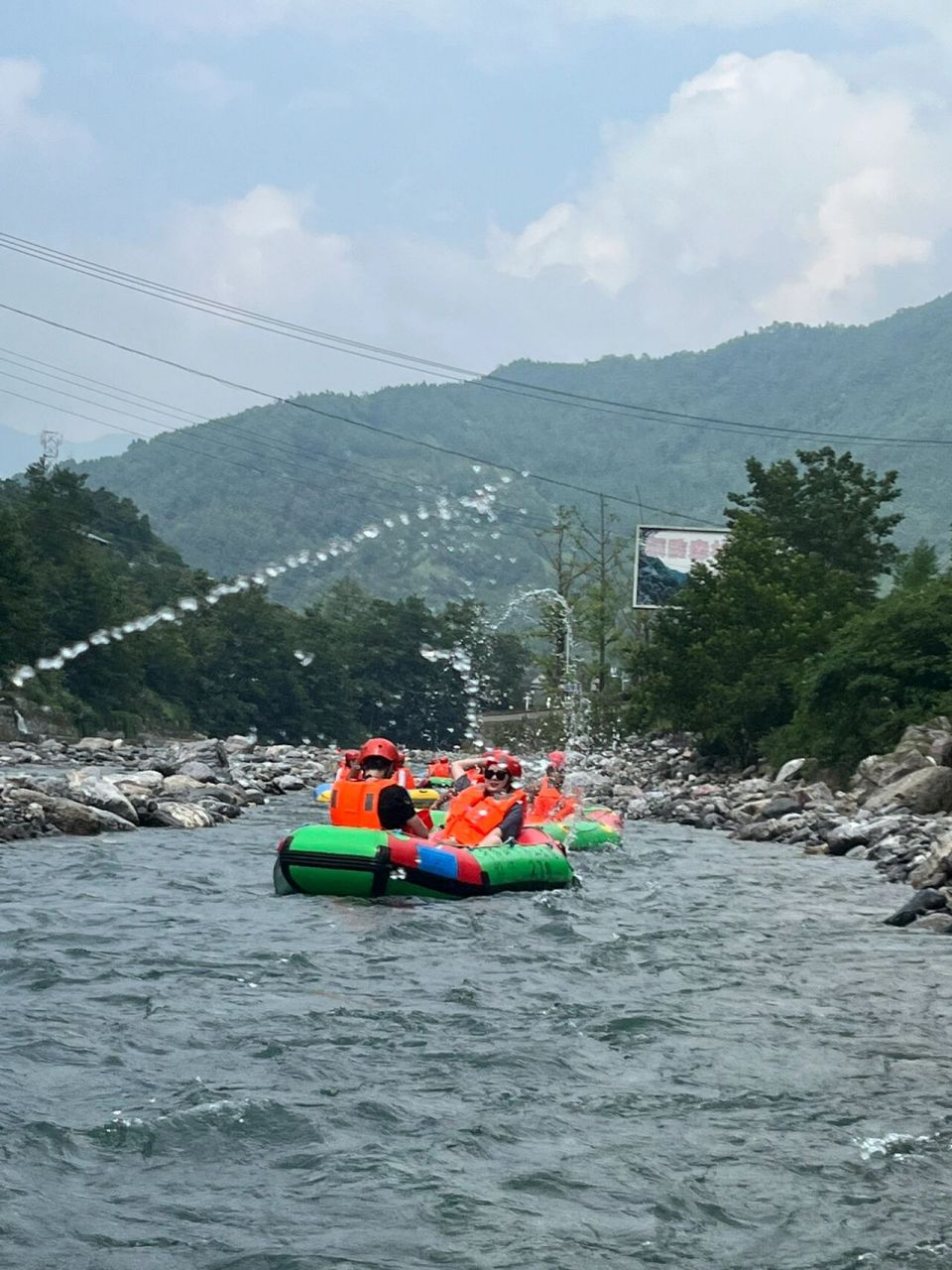 对比了很多家漂流后最终选择了绵阳安州区的千佛山漂流