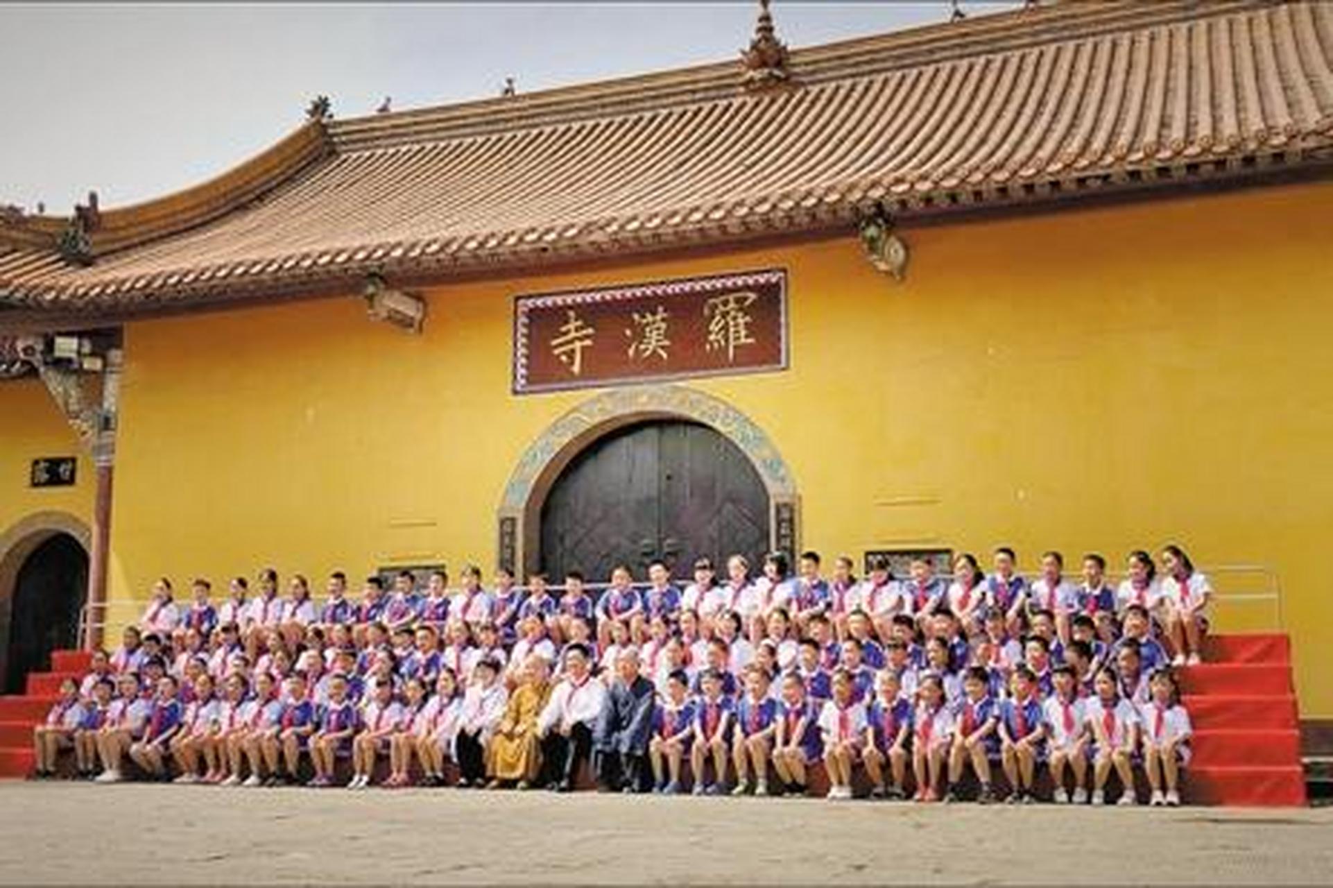 汶川大地震后,108个"罗汉娃"神奇降世,这背后究竟是巧合还是"天意"呢?