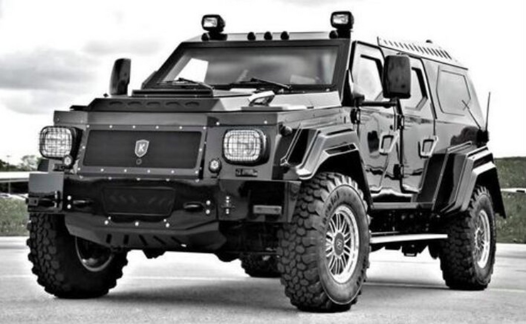 超豪华装甲越野车  骑士十五世 每日分享,周一好 超豪华装甲越野车