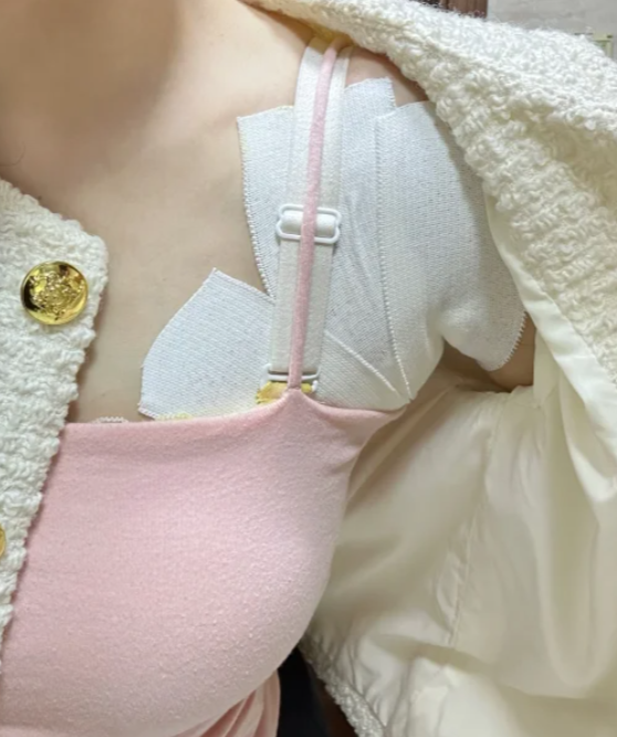 扩胸运动,游泳和仰卧起坐这些运动能锻炼胸大肌,帮助副乳慢慢变小