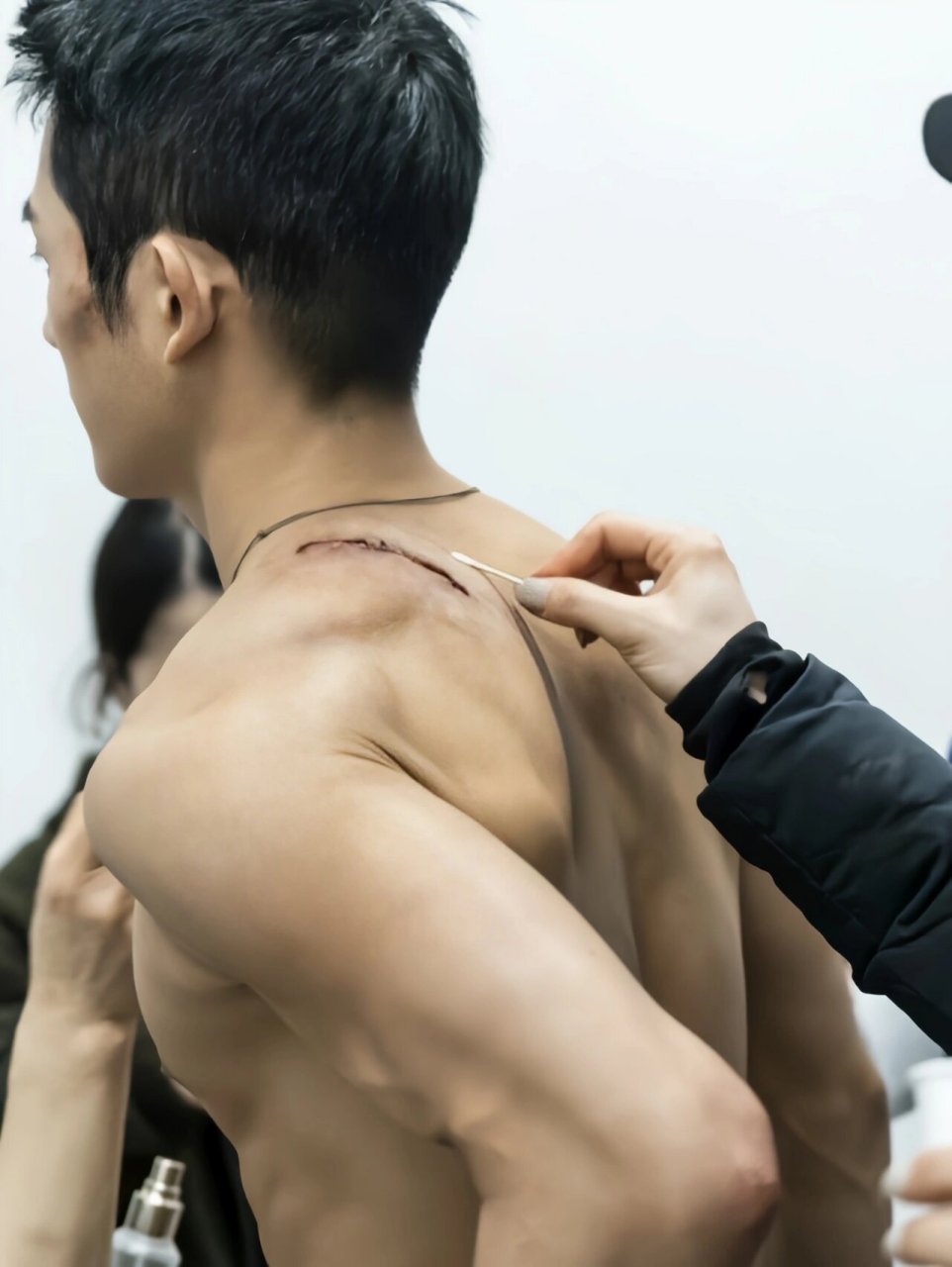 【考古】丁海寅腹肌身材照整理 如果我有四个小时的睡眠时间,我会把它