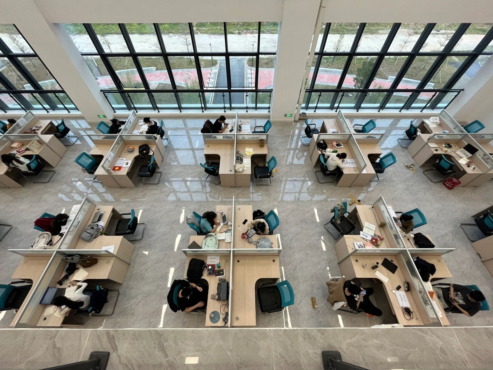 广东金融学院|广州本部|新|图书馆               to be honest, 广金