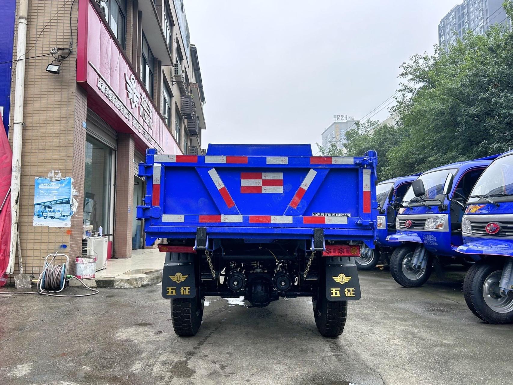 五征奥翔1600柴油三轮车.断气刹,电子方向助力,十档后桥,750钢丝胎,2.