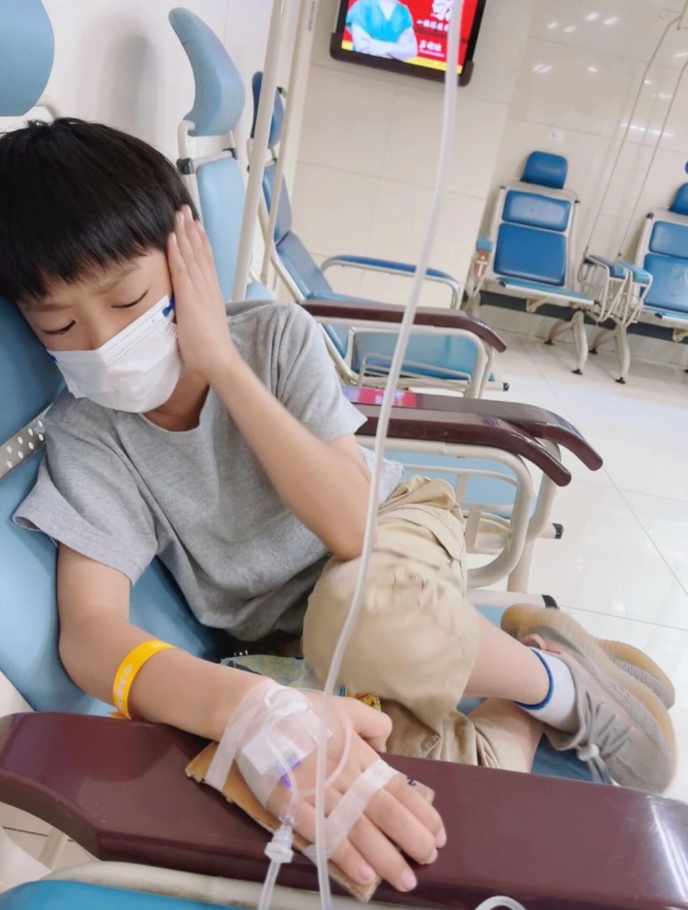 肺炎挂水六天|长大的一瞬间 图一:这是ken人生第一