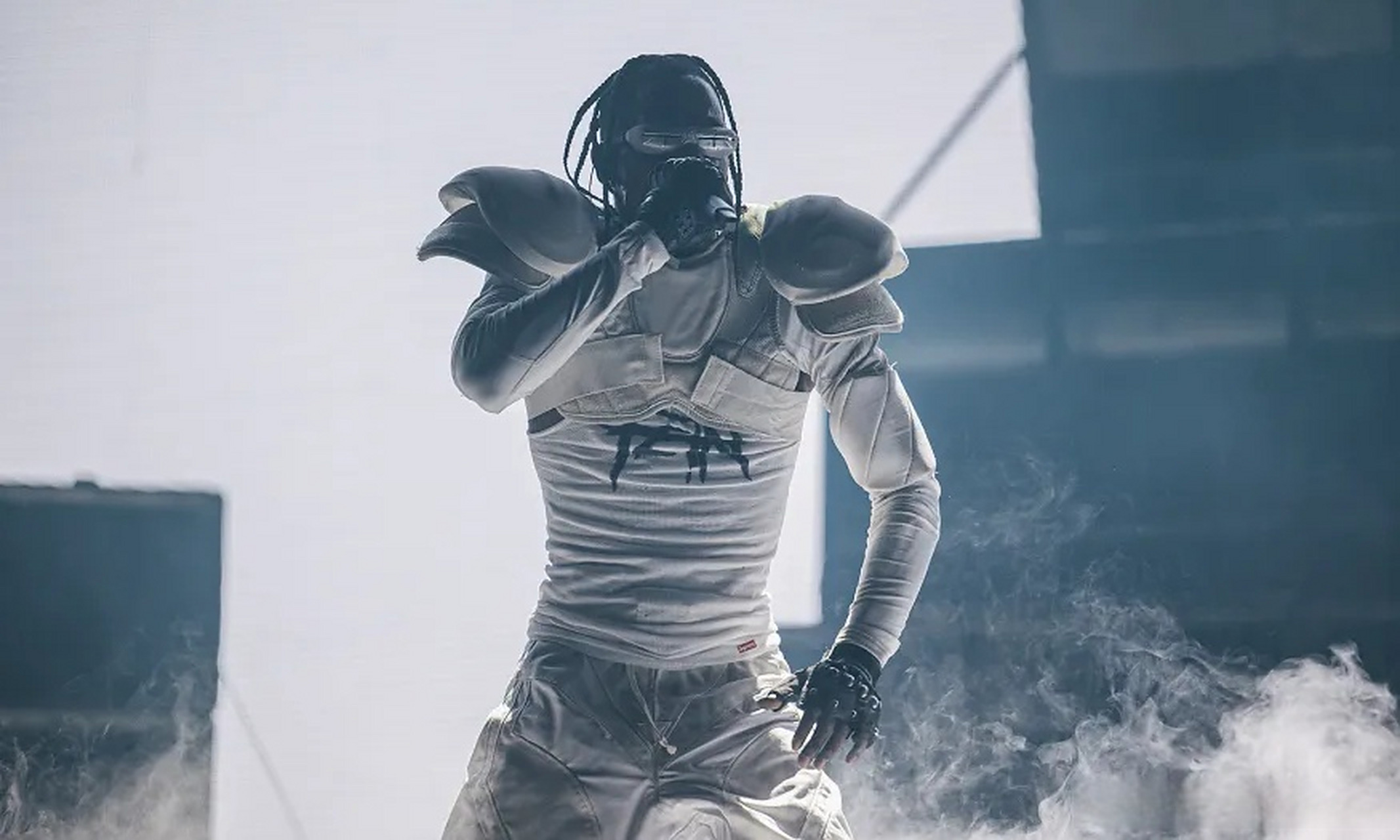 【travis scott《utopia》连续一个月登顶 billboard 200 专辑榜】