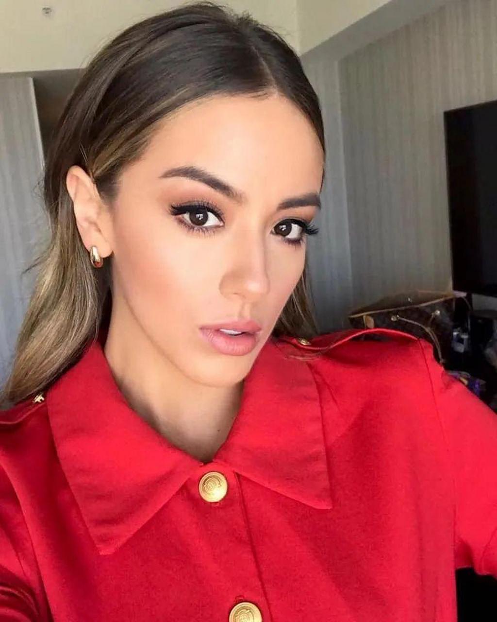 中美混血的汪可盈(chloe bennet)今年31岁,他的父亲是美国华人,母亲是