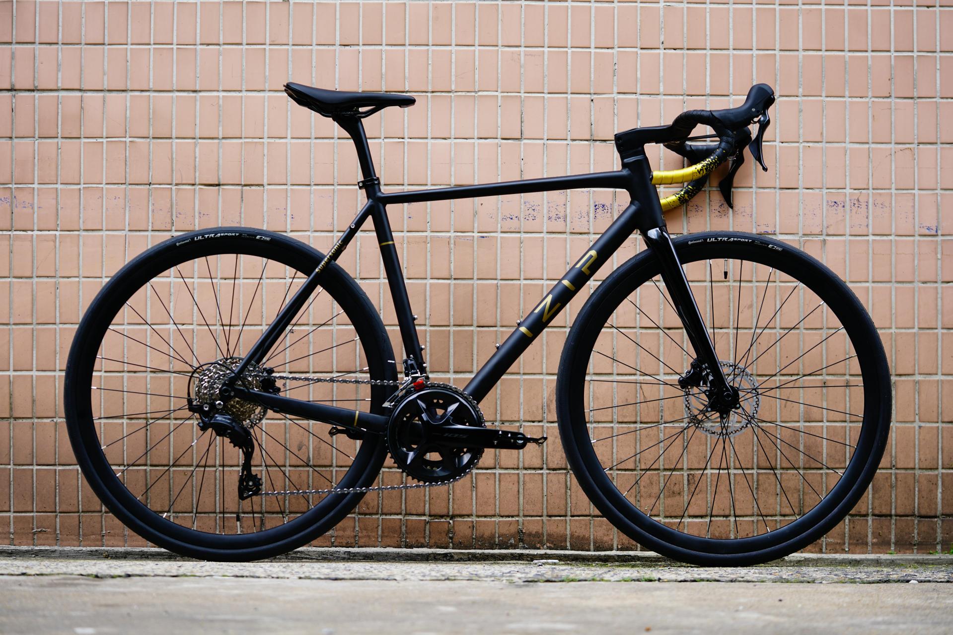 新品首发izip超轻桶轴碟刹公路车.