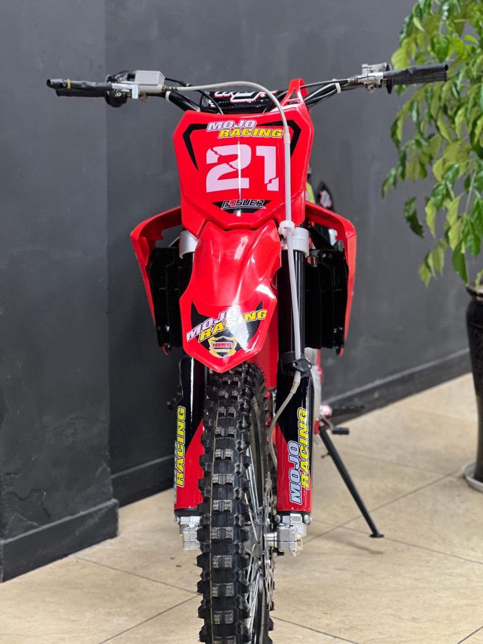 波速尔赛车m5,当今的网红车行.属于小白入门车.